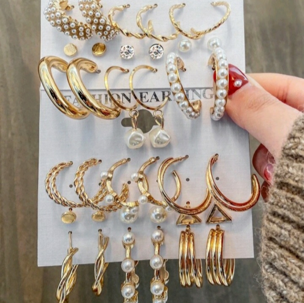 18 pairs Faux Pearl Gold Earrings